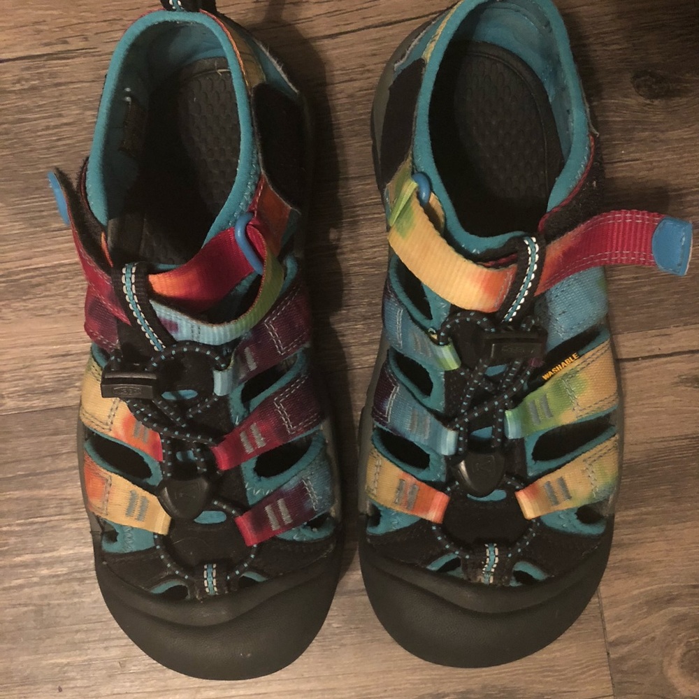 Keen sandals size 3